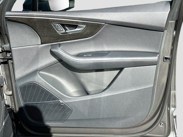 Photo of 2021 Gray Metallic Audi Q7