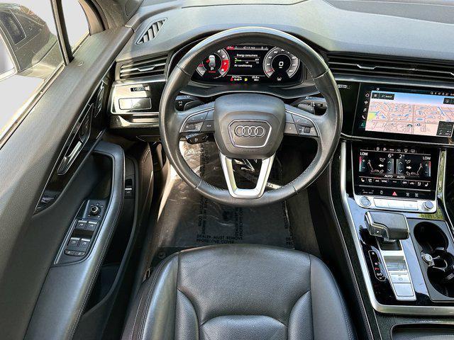 Photo of 2021 Gray Metallic Audi Q7