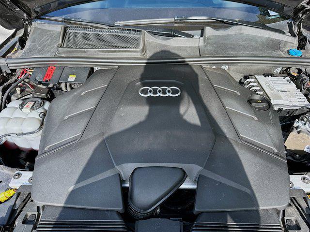 Photo of 2021 Gray Metallic Audi Q7