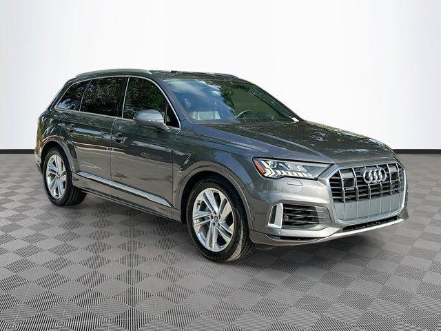Photo of 2021 Gray Metallic Audi Q7