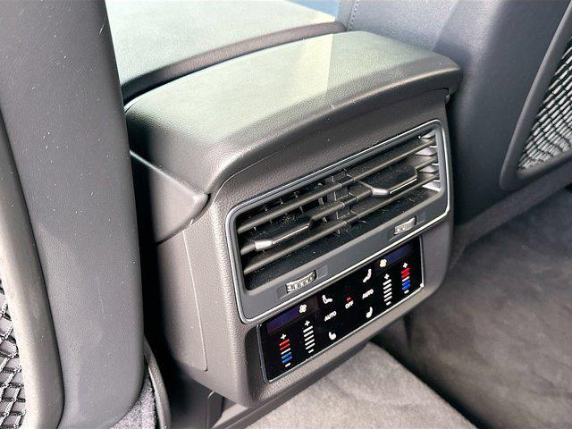 Photo of 2021 Gray Metallic Audi Q7