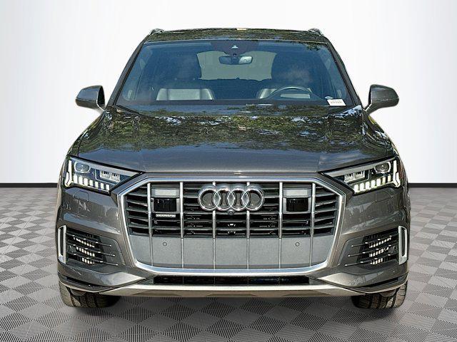 Photo of 2021 Gray Metallic Audi Q7