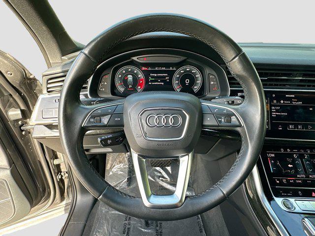 Photo of 2021 Gray Metallic Audi Q7