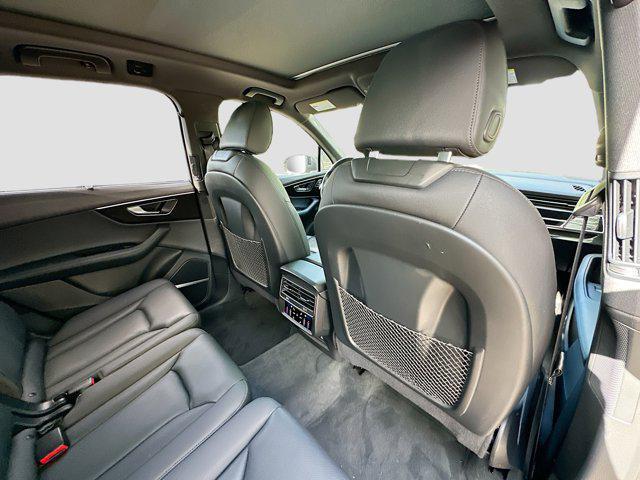 Photo of 2021 Gray Metallic Audi Q7
