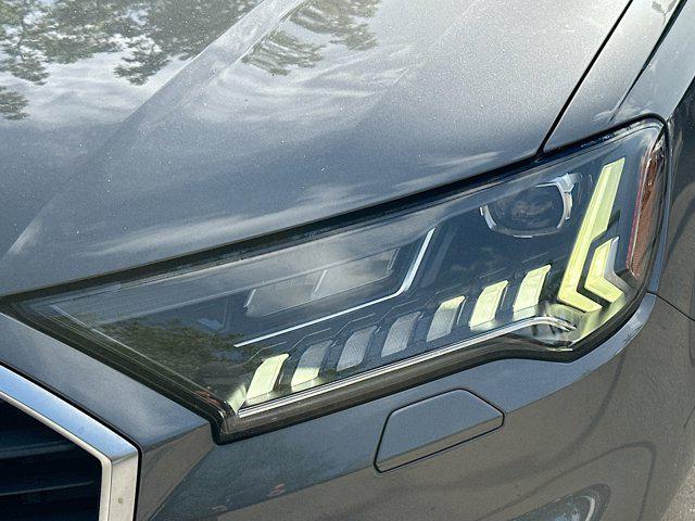 Photo of 2021 Gray Metallic Audi Q7
