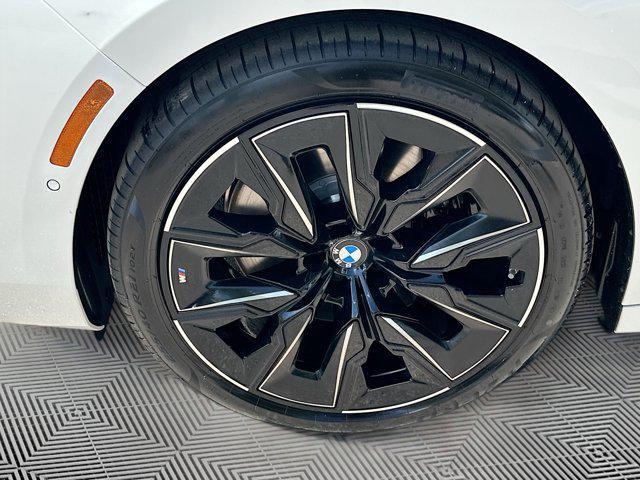 Photo of 2025 Mineral White Metallic BMW 760