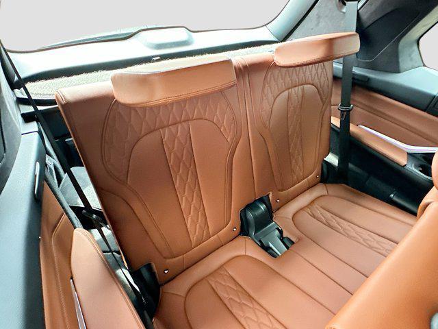 Photo of 2025 Black Sapphire Metallic BMW X7