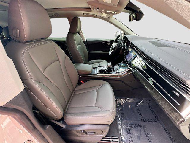 Photo of 2025 Carrara White Audi Q8