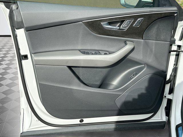 Photo of 2025 Carrara White Audi Q8