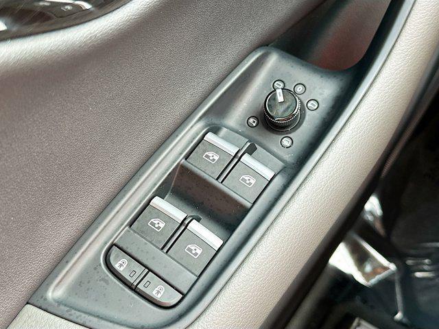 Photo of 2025 Carrara White Audi Q8