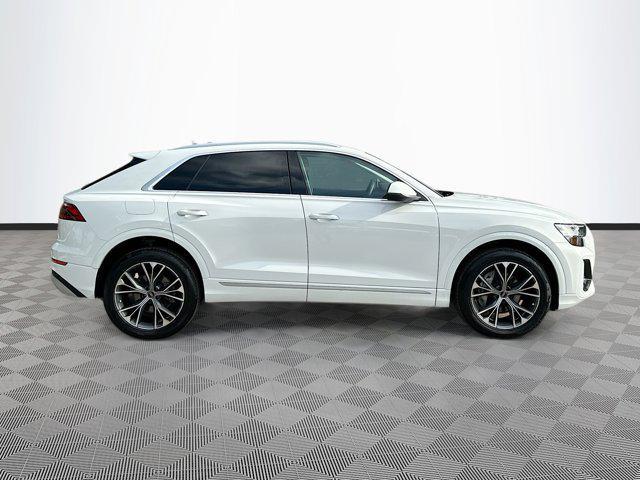 Photo of 2025 Carrara White Audi Q8