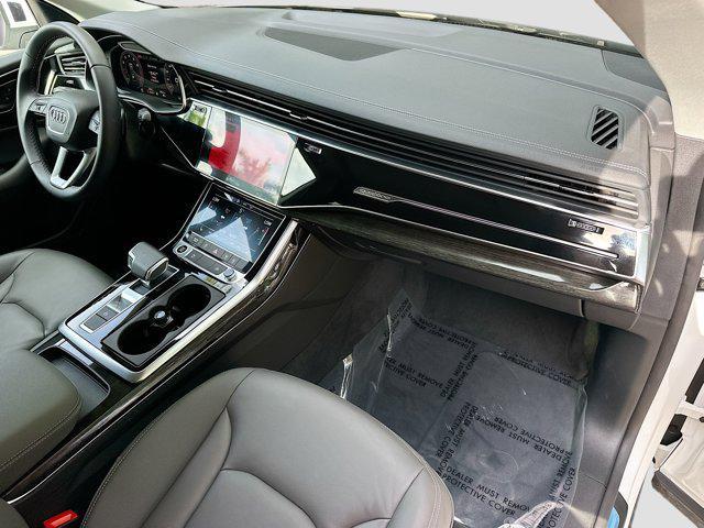 Photo of 2025 Carrara White Audi Q8
