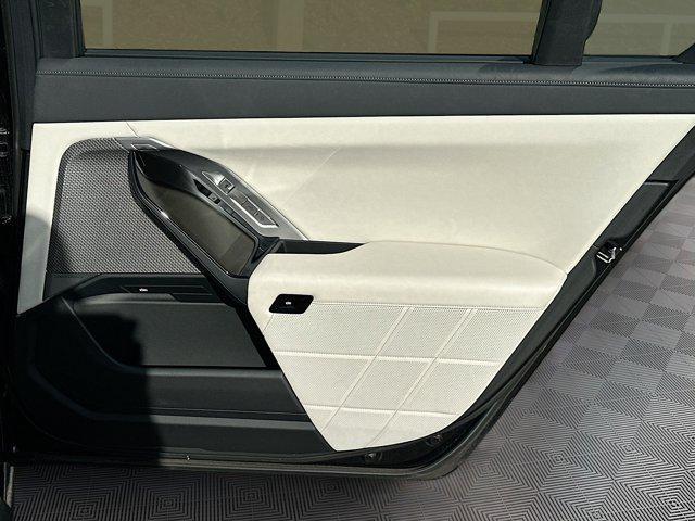 Photo of 2023 Carbon Black Metallic BMW 740