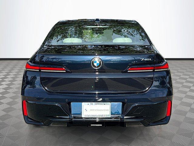 Photo of 2023 Carbon Black Metallic BMW 740