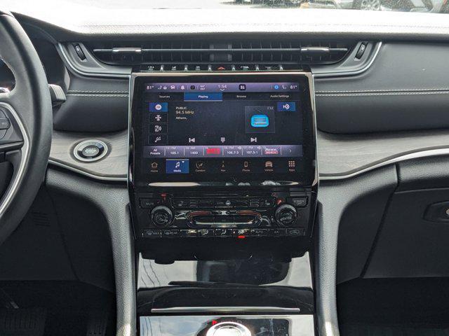 Photo of 2022 Bright White Clearcoat Jeep Grand Cherokee