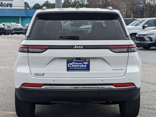 Photo of 2022 Bright White Clearcoat Jeep Grand Cherokee