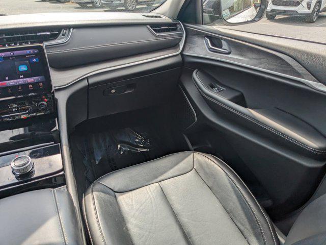 Photo of 2022 Bright White Clearcoat Jeep Grand Cherokee