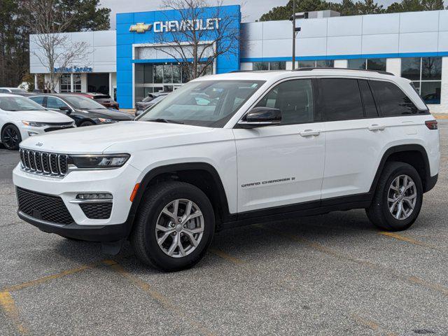 Photo of 2022 Bright White Clearcoat Jeep Grand Cherokee