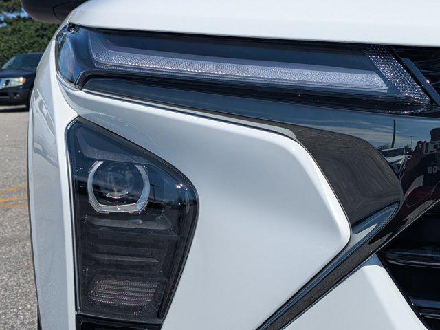 Photo of 2025 Summit White Chevrolet Trax