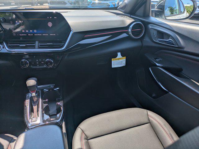 Photo of 2025 Summit White Chevrolet Trax