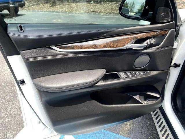 Photo of 2016 Mineral White Metallic BMW X6