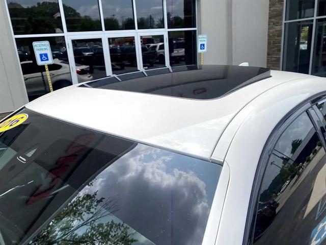 Photo of 2016 Mineral White Metallic BMW X6