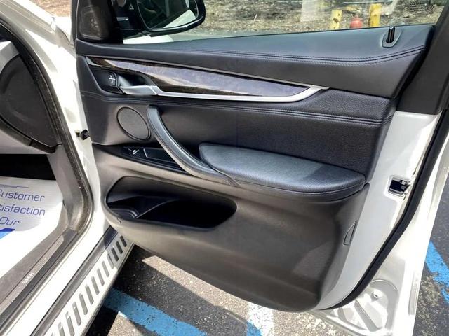 Photo of 2016 Mineral White Metallic BMW X6