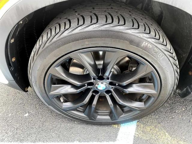 Photo of 2016 Mineral White Metallic BMW X6