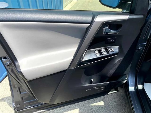 Photo of 2016 Magnetic Gray Metallic Toyota RAV4 Hybrid