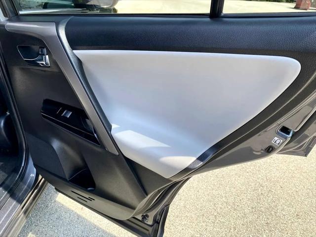 Photo of 2016 Magnetic Gray Metallic Toyota RAV4 Hybrid
