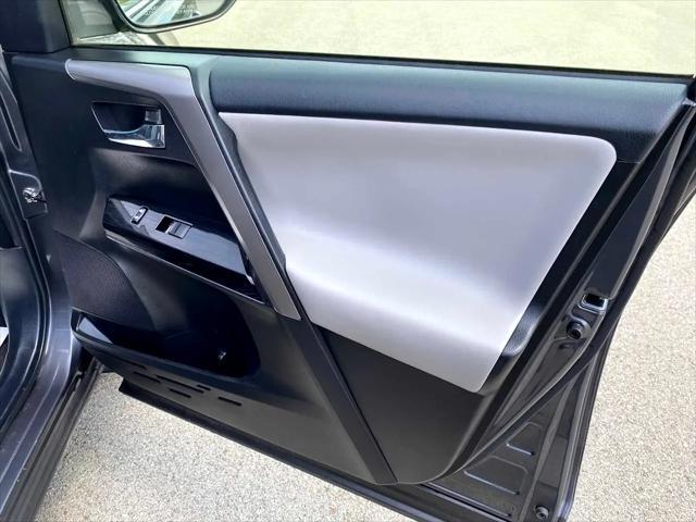 Photo of 2016 Magnetic Gray Metallic Toyota RAV4 Hybrid