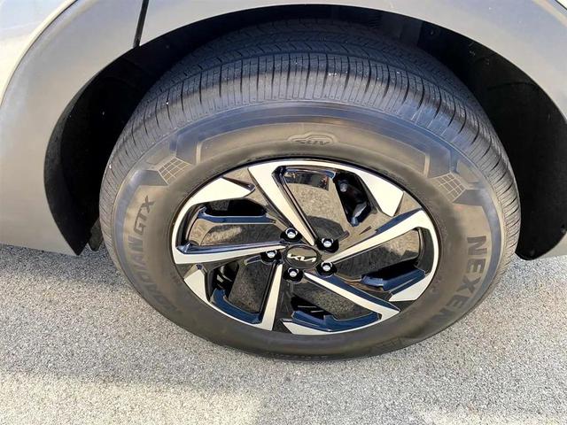 Photo of 2023 Steel Gray Kia Sportage Hybrid