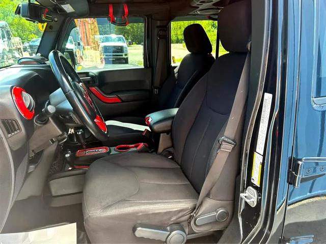 Photo of 2014 Black Clearcoat Jeep Wrangler Unlimited