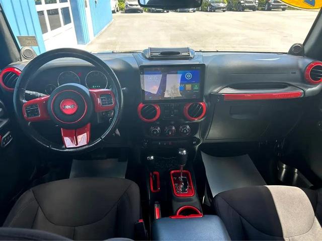 Photo of 2014 Black Clearcoat Jeep Wrangler Unlimited