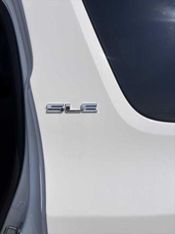 Photo of 2018 Summit White GMC Acadia