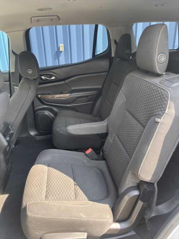 Photo of 2018 Summit White GMC Acadia