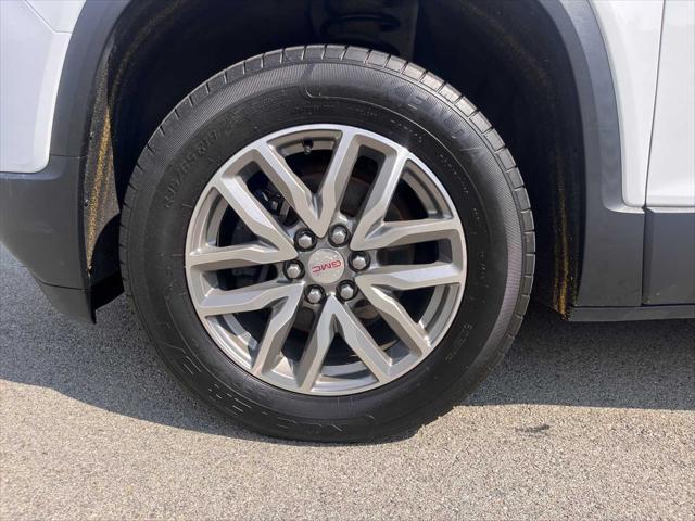 Photo of 2018 Summit White GMC Acadia