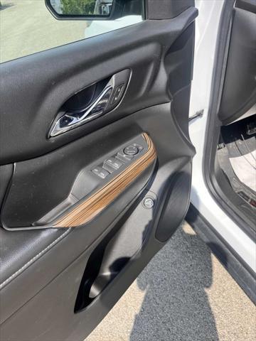 Photo of 2018 Summit White GMC Acadia
