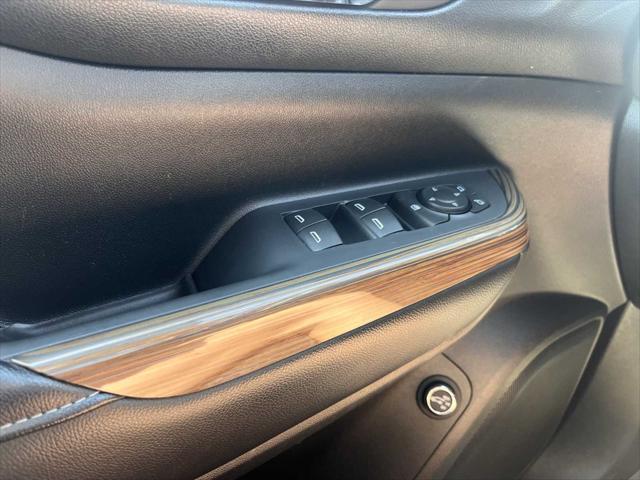 Photo of 2018 Summit White GMC Acadia