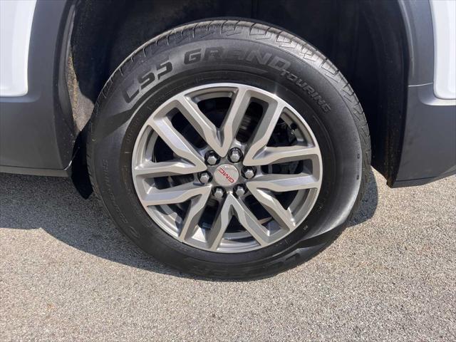 Photo of 2018 Summit White GMC Acadia