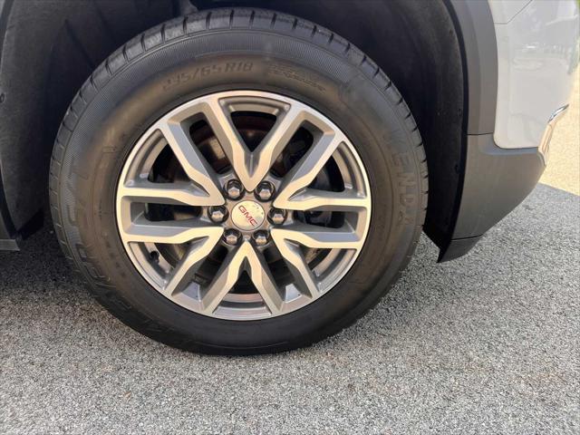 Photo of 2018 Summit White GMC Acadia