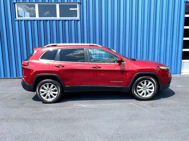 Photo of 2017 Deep Cherry Red Crystal Pearlcoat Jeep Cherokee