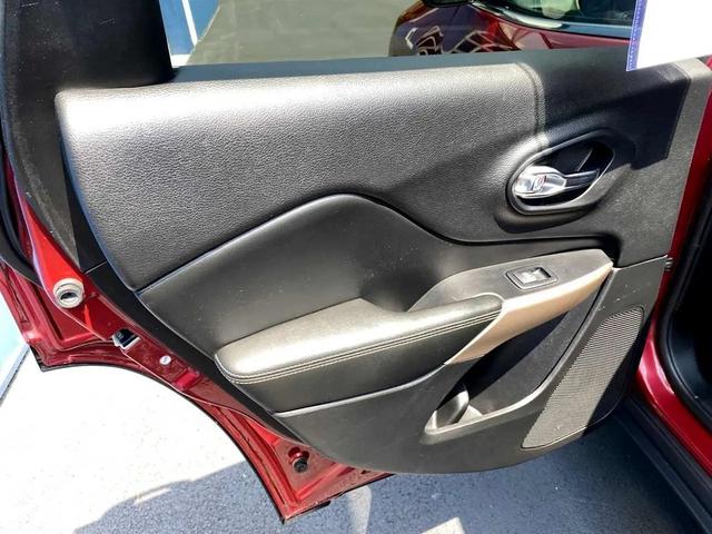 Photo of 2017 Deep Cherry Red Crystal Pearlcoat Jeep Cherokee