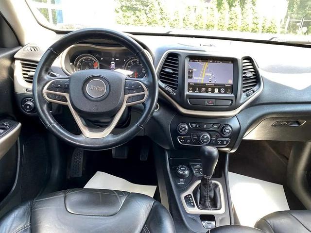 Photo of 2017 Deep Cherry Red Crystal Pearlcoat Jeep Cherokee