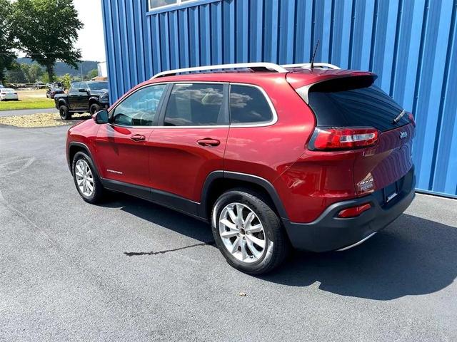 Photo of 2017 Deep Cherry Red Crystal Pearlcoat Jeep Cherokee