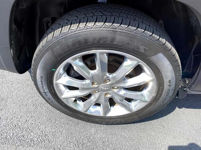 Photo of 2017 Deep Cherry Red Crystal Pearlcoat Jeep Cherokee