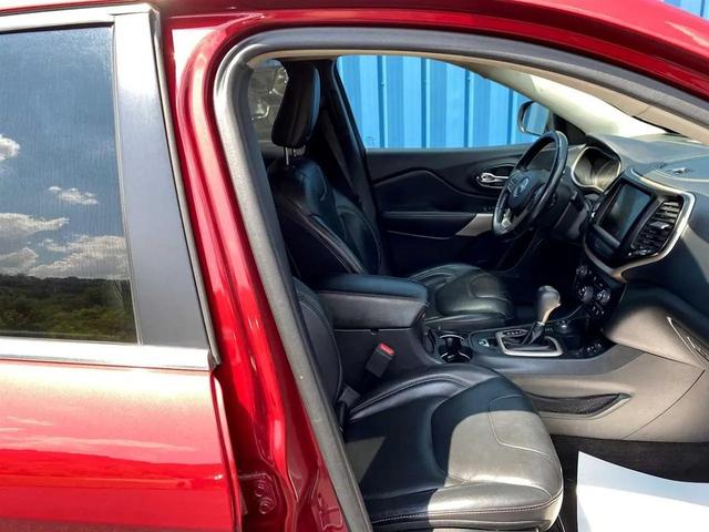 Photo of 2017 Deep Cherry Red Crystal Pearlcoat Jeep Cherokee