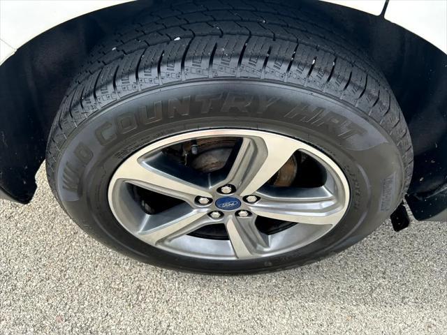 Photo of 2020 Star White Metallic Tri-Coat Ford Edge