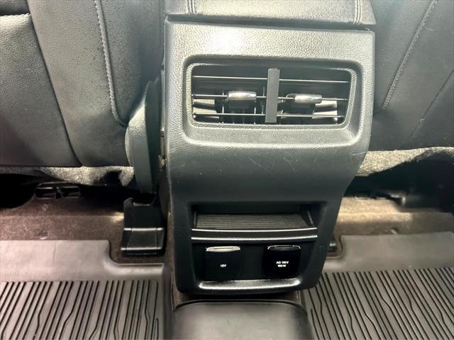 Photo of 2020 Star White Metallic Tri-Coat Ford Edge