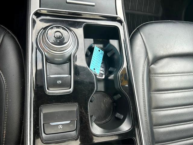 Photo of 2020 Star White Metallic Tri-Coat Ford Edge